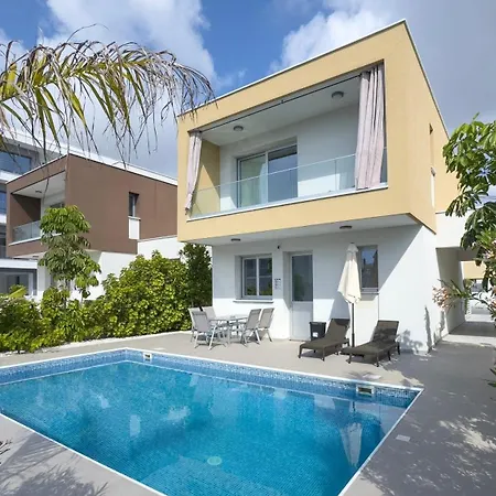Jasmine With Pool In Universal Villa Paphos